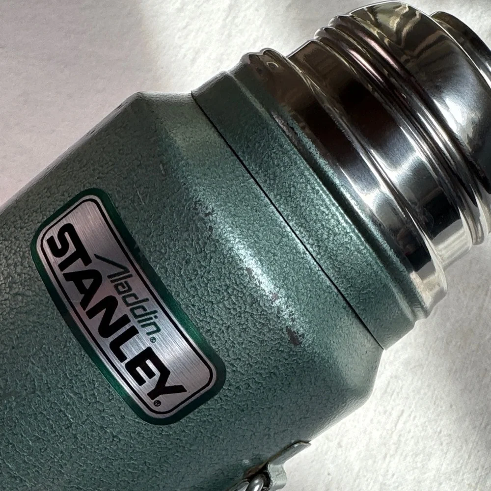 Vintage Aladdin Stanley Hammertone Green Insulated Thermos with Silver Accents - Picture 11 of 15